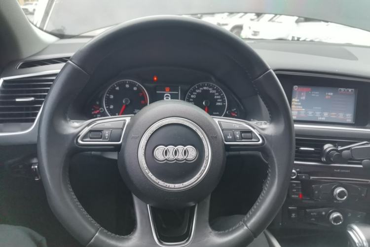 Used Audi Q5 2013 40 TFSI Ambition Steering Wheel