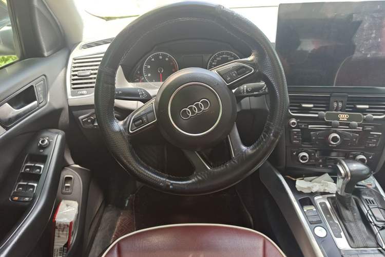 Used Audi Q5 2013 40 TFSI Technology Edition Steering Wheel