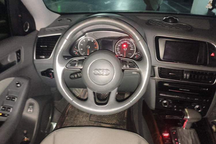 Used Audi Q5 2013 40 TFSI Comfort Edition Steering Wheel