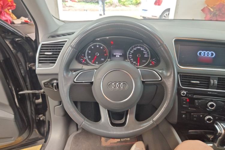 Used Audi Q5 2013 40 TFSI Ambition Steering Wheel