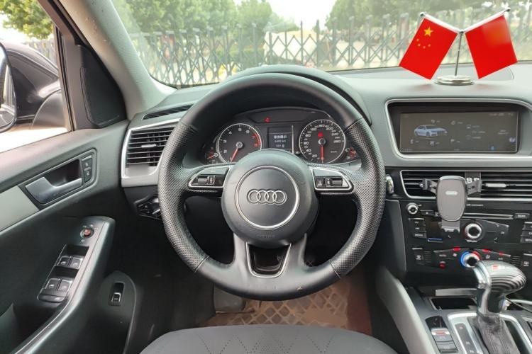 Used Audi Q5 2013 40 TFSI Ambition Steering Wheel