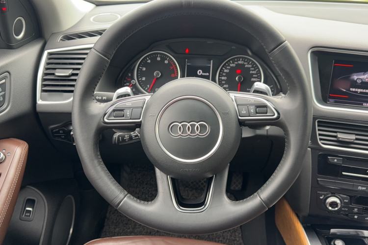 Used Audi Q5 2013 45 TFSI quattro off-road version Steering Wheel