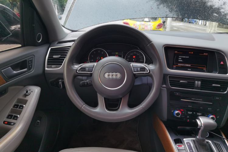 Used Audi Q5 2013 45 TFSI quattro off-road version Steering Wheel