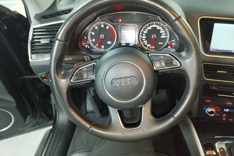 Used Audi Q5 2013 45 TFSI quattro Sport Edition Steering Wheel