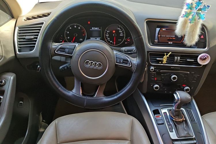 Used Audi Q5 2013 40 TFSI Technology Edition Steering Wheel