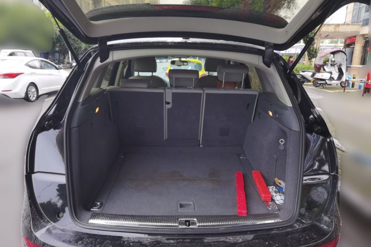 Used Audi Q5 2013 45 TFSI quattro off-road version Trunk