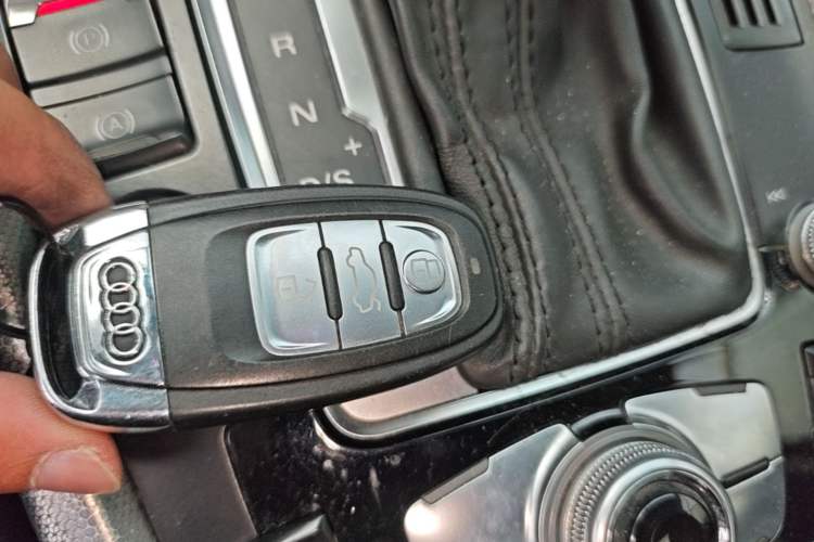 Used Audi Q5 2013 45 TFSI quattro Sport Edition Vehicle Key