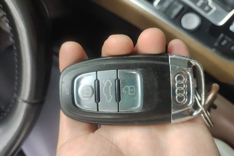 Used Audi Q5 2013 45 TFSI quattro off-road version Vehicle Key