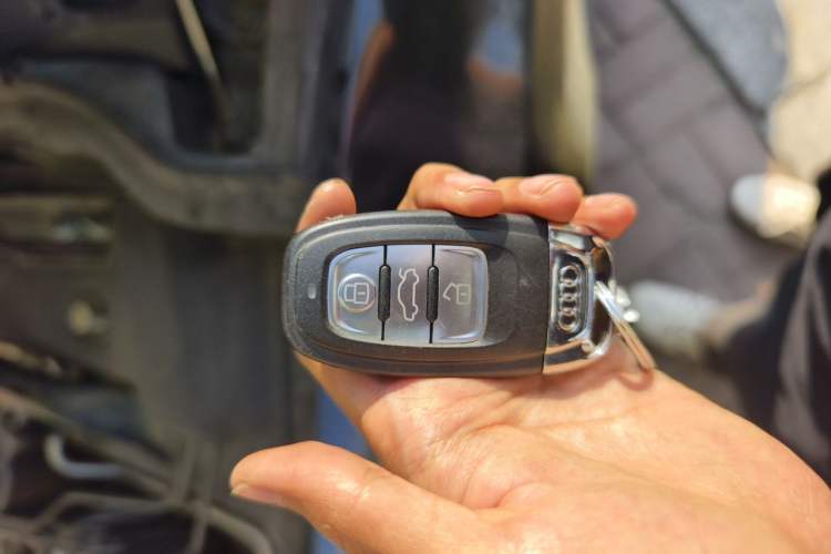 Used Audi Q5 2013 40 TFSI Comfort Edition Vehicle Key