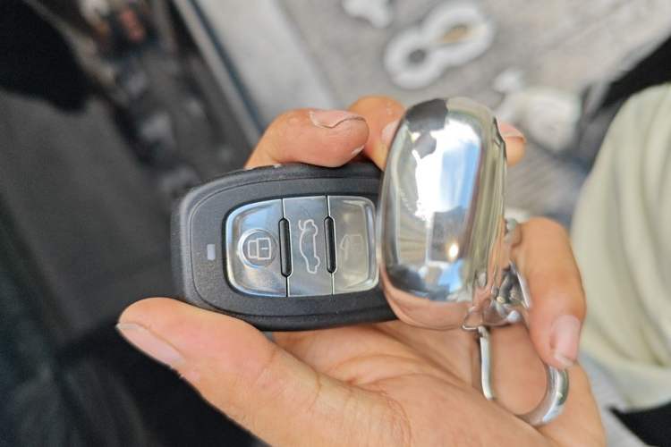 Used Audi Q5 2013 40 TFSI Comfort Edition Vehicle Key