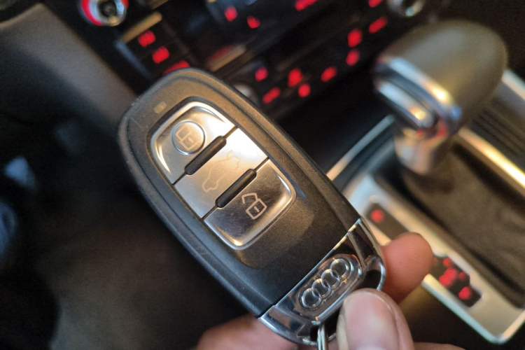 Used Audi Q5 2013 40 TFSI Technology Edition Vehicle Key