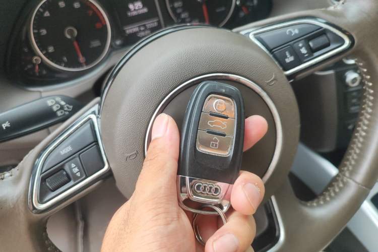 Used Audi Q5 2013 40 TFSI Technology Edition Vehicle Key