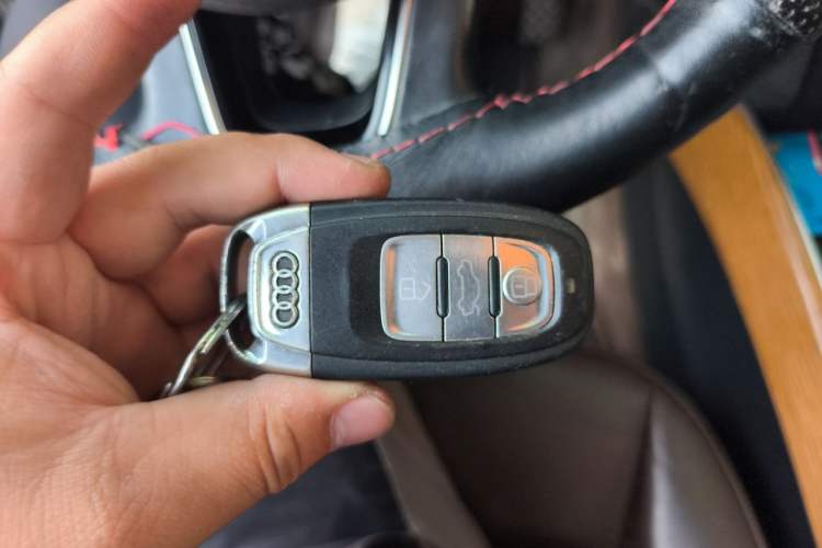 Used Audi Q5 2013 45 TFSI quattro off-road version Vehicle Key