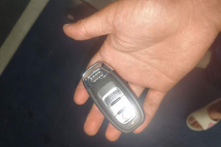 Used Audi Q5 2013 40 TFSI Comfort Edition Vehicle Key