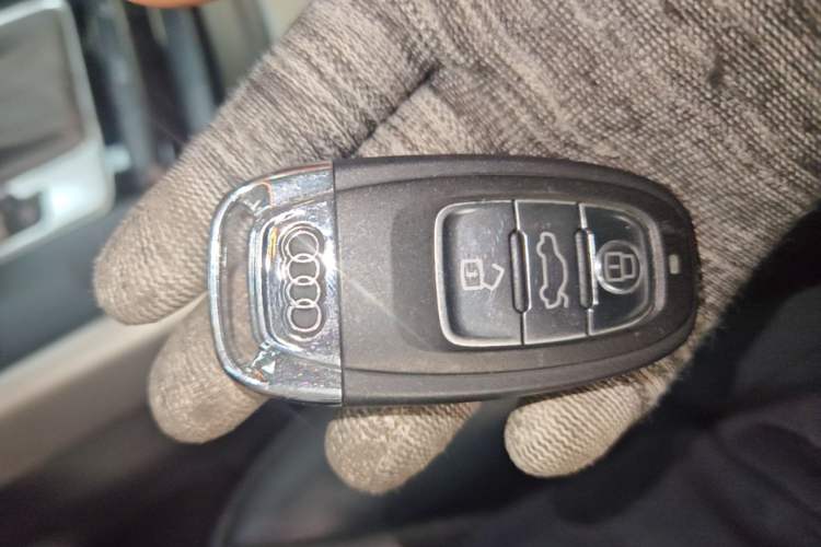 Used Audi Q5 2013 40 TFSI Ambition Vehicle Key