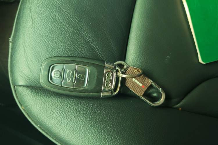 Used Audi Q5 2013 40 TFSI Comfort Edition Vehicle Key