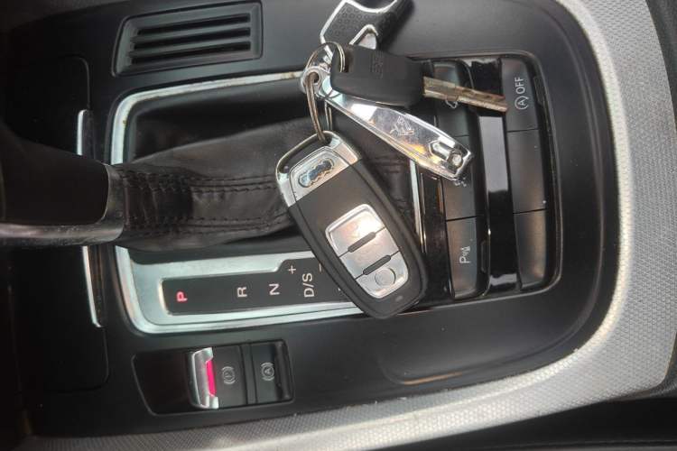 Used Audi Q5 2013 40 TFSI Technology Edition Vehicle Key