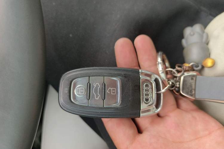 Used Audi Q5 2013 40 TFSI Technology Edition Vehicle Key