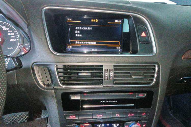 Used Audi Q5 2013 45 TFSI quattro Sport Edition Audio And AC Panel