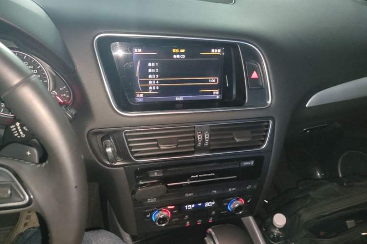 Used Audi Q5 2013 45 TFSI quattro Sport Edition Audio And AC Panel