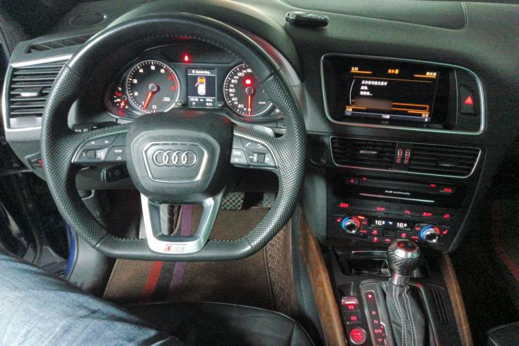 Used Audi Q5 2013 45 TFSI quattro Sport Edition Center Console