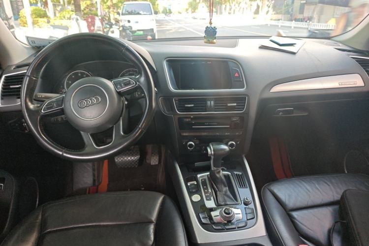 Used Audi Q5 2013 45 TFSI quattro Sport Edition Center Console
