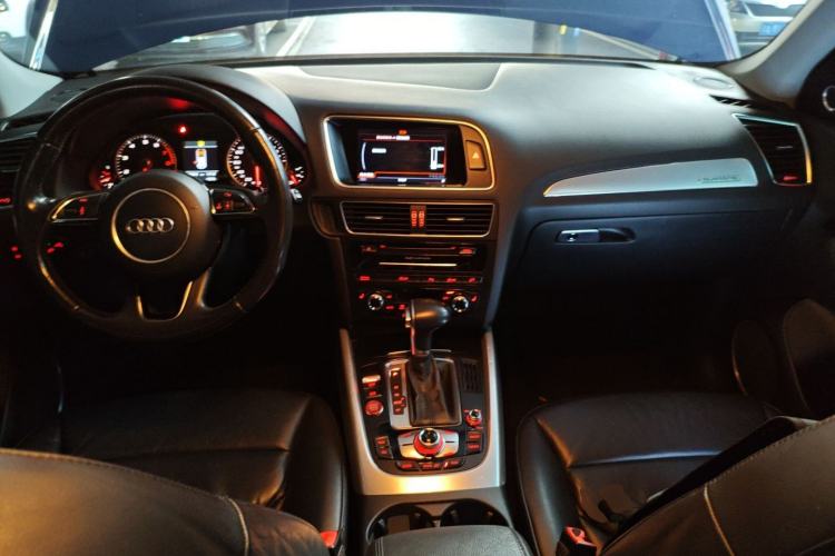 Used Audi Q5 2013 45 TFSI quattro Sport Edition Center Console