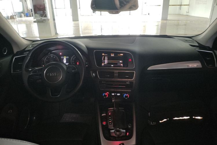Used Audi Q5 2013 45 TFSI quattro Sport Edition Center Console