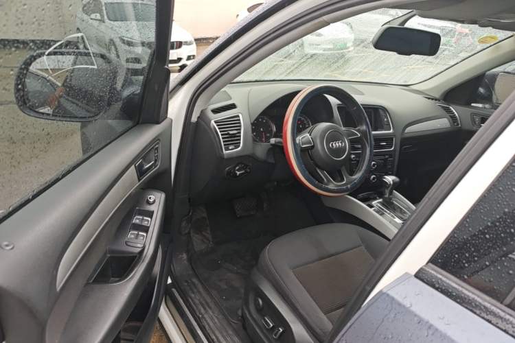 Used Audi Q5 2013 40 TFSI Ambition Driver Seat