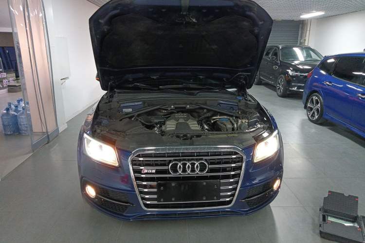 Used Audi Q5 2013 45 TFSI quattro Sport Edition Engine Bay