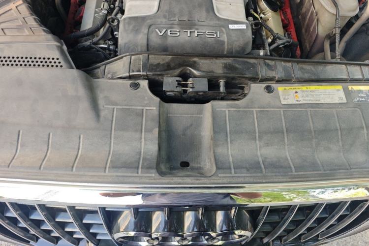 Used Audi Q5 2013 45 TFSI quattro Sport Edition Engine Bay