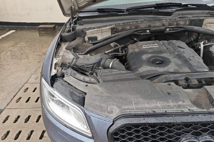 Used Audi Q5 2013 40 TFSI Ambition Engine Bay Right