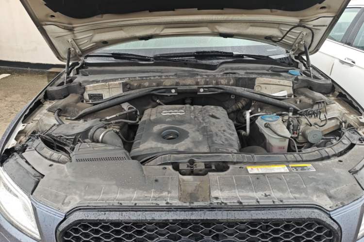 Used Audi Q5 2013 40 TFSI Ambition Engine Bay