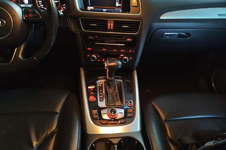 Used Audi Q5 2013 45 TFSI quattro Sport Edition Gear Lever