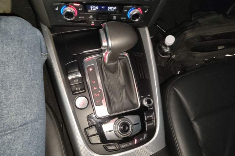 Used Audi Q5 2013 45 TFSI quattro Sport Edition Gear Lever