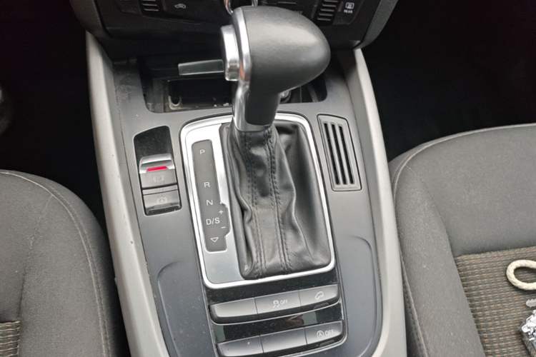 Used Audi Q5 2013 40 TFSI Ambition Gear Lever
