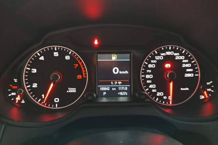 Used Audi Q5 2013 45 TFSI quattro Sport Edition Instrument Cluster