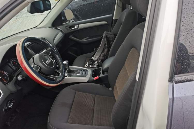 Used Audi Q5 2013 40 TFSI Ambition Left Front Seat