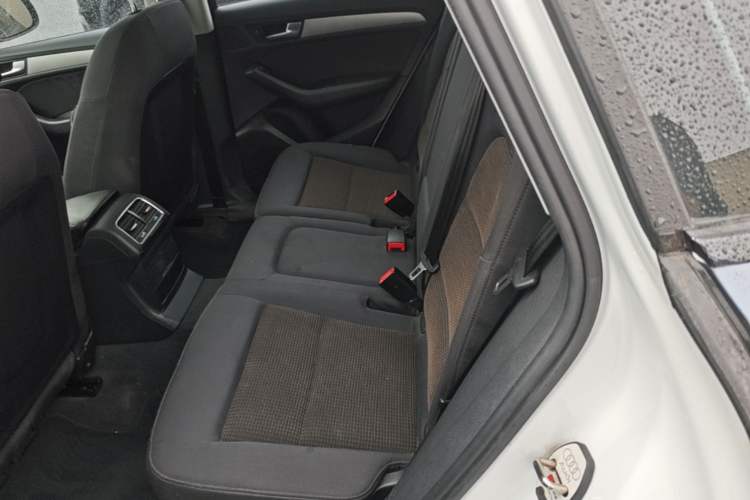 Used Audi Q5 2013 40 TFSI Ambition Left Rear Seat