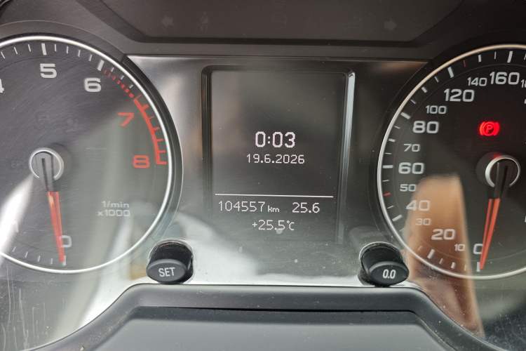 Used Audi Q5 2013 40 TFSI Ambition Odometer Close Up