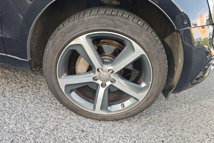 Used Audi Q5 2013 45 TFSI quattro Sport Edition Right Front Wheel Hub