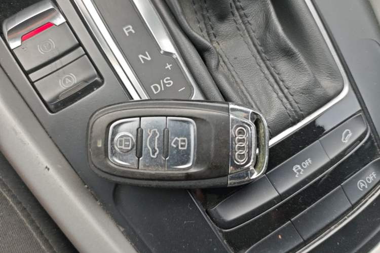 Used Audi Q5 2013 40 TFSI Ambition Vehicle Key