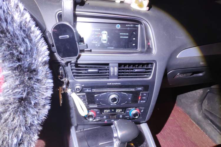 Used Audi Q5 2013 40 TFSI Technology Edition Audio And AC Panel