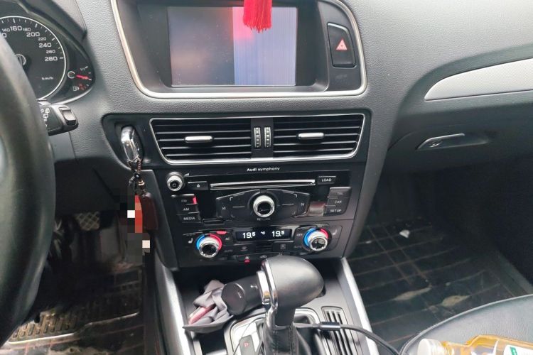 Used Audi Q5 2013 40 TFSI Technology Edition Audio And AC Panel