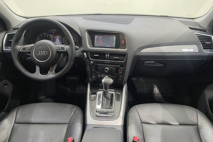 Used Audi Q5 2013 40 TFSI Ambition Audio And AC Panel