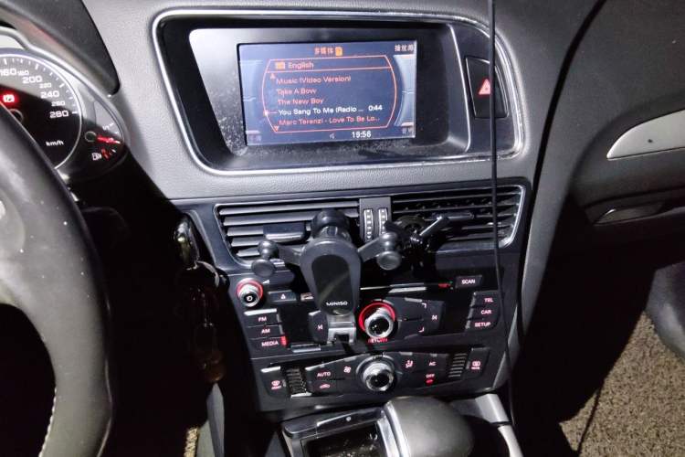 Used Audi Q5 2013 40 TFSI Ambition Audio And AC Panel