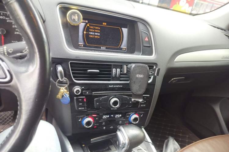 Used Audi Q5 2013 40 TFSI Technology Edition Audio And AC Panel