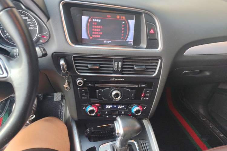 Used Audi Q5 2013 40 TFSI Technology Edition Audio And AC Panel