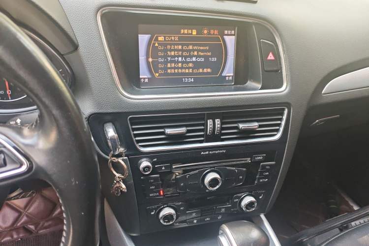 Used Audi Q5 2013 40 TFSI Technology Edition Audio And AC Panel
