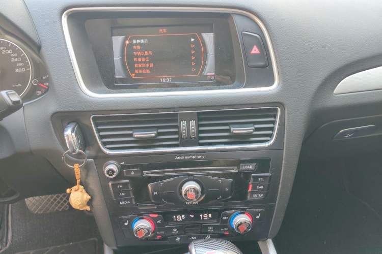 Used Audi Q5 2013 40 TFSI Technology Edition Audio And AC Panel